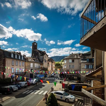 Logis Hotel Restaurant Du Commerce La Canourgue Exteriör bild
