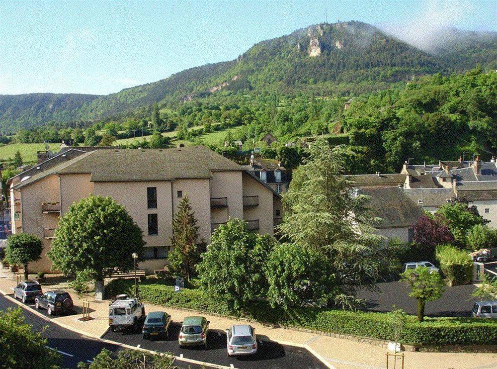 Logis Hotel Restaurant Du Commerce La Canourgue Exteriör bild