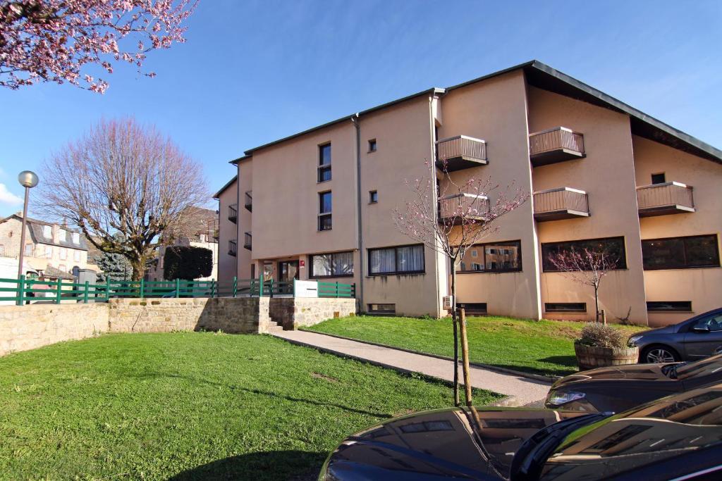 Logis Hotel Restaurant Du Commerce La Canourgue Exteriör bild